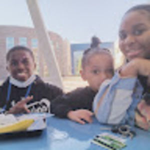 Meet your Posher, Le'tika